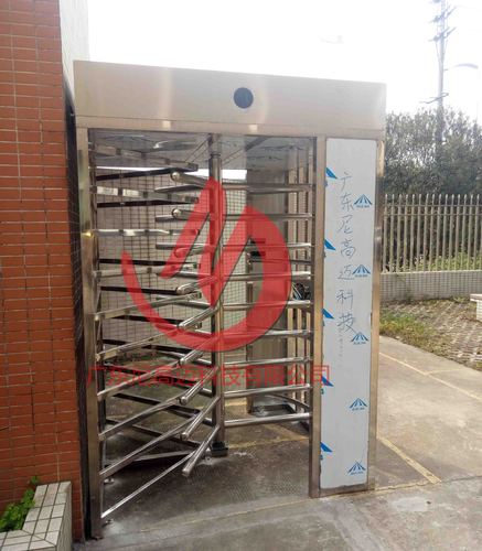 不锈钢单向全高旋转闸门在车站出入口的应用与优势