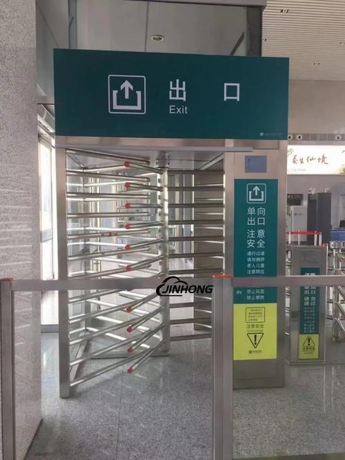 高铁火车站单向出口全高梳状旋转门 高品质不锈钢材质手动转闸的技术解析与应用